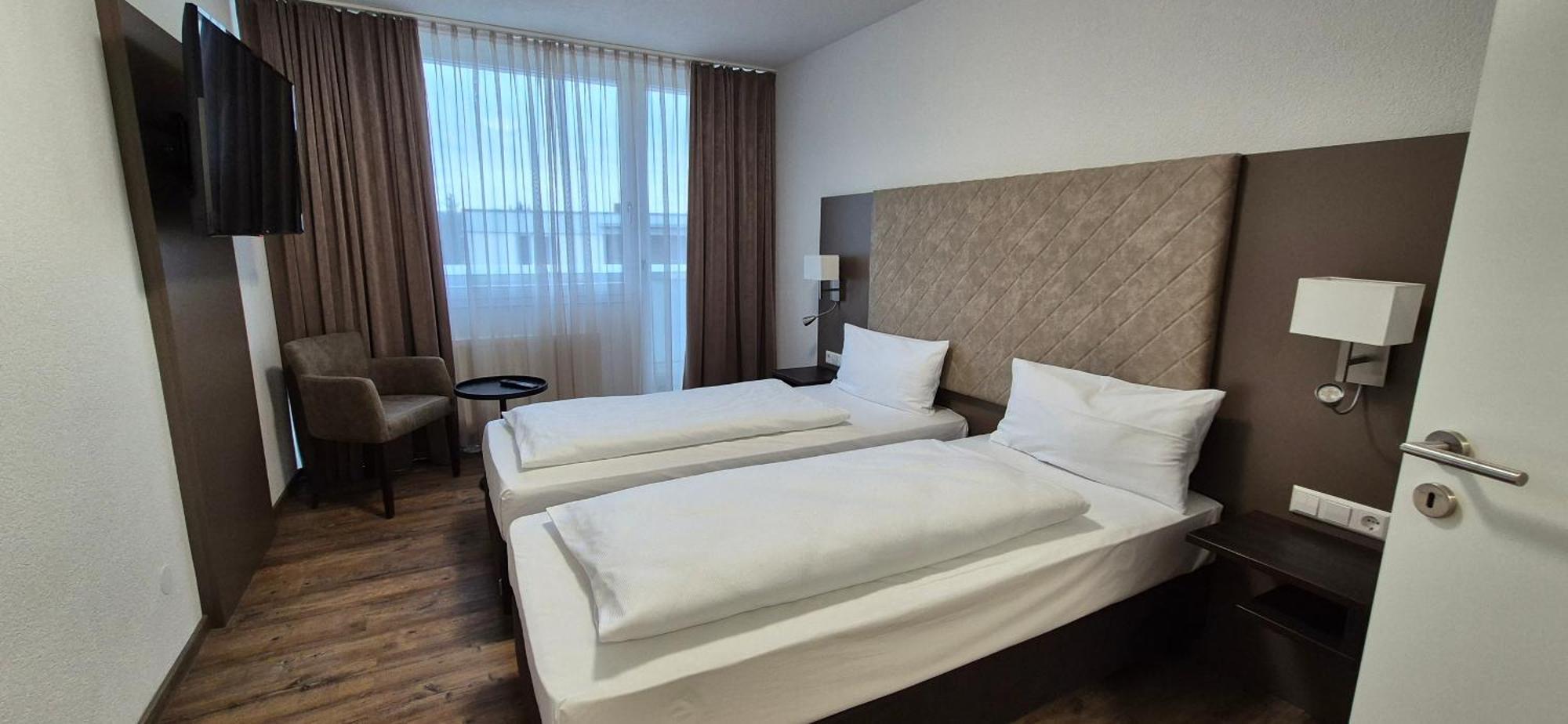 Melvi Hotel Göppingen Екстериор снимка